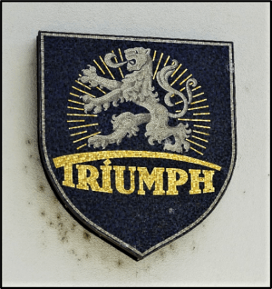 Logo der Triumph-Fahrrad-Werke in Nürnberg